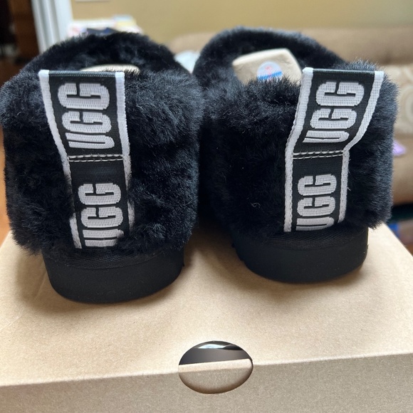 Ugg Classic Cozy Bootie- Women Size 8 - Picture 4 of 10